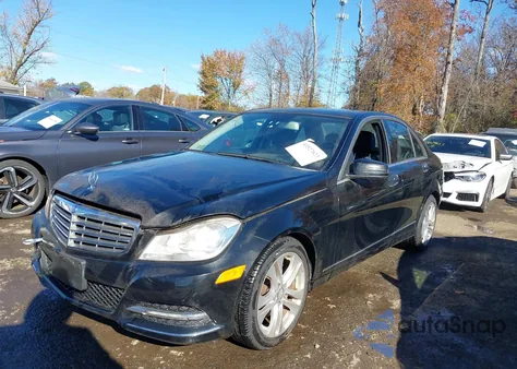 2013 Mercedes-Benz C 300 Luxury 4Matic из США, поврежденный, VIN WDDGF8AB0DR252902